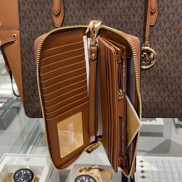 MICHAEL KORS LARGE TRAVEL CONTINENTAL WRISTLET WALLET PHONEHOLDER LUGGAGE - Picture 5 of 16